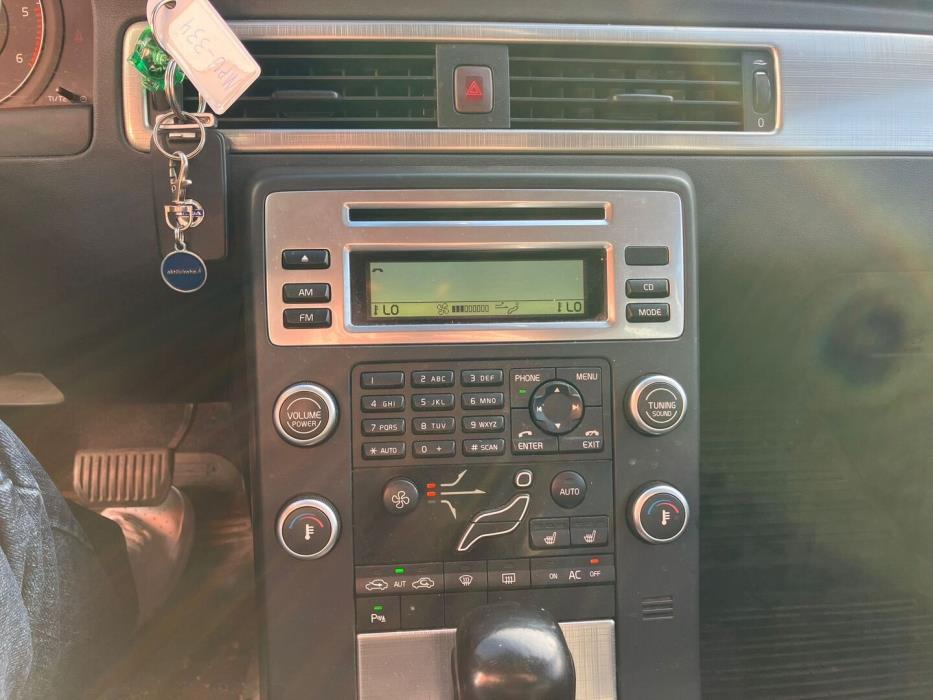 VOLVO V70 2010