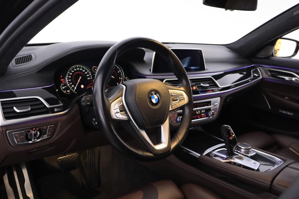 BMW 740 2016