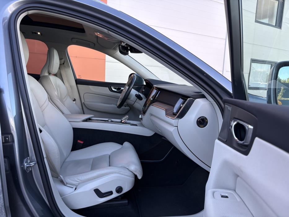VOLVO XC60 2020
