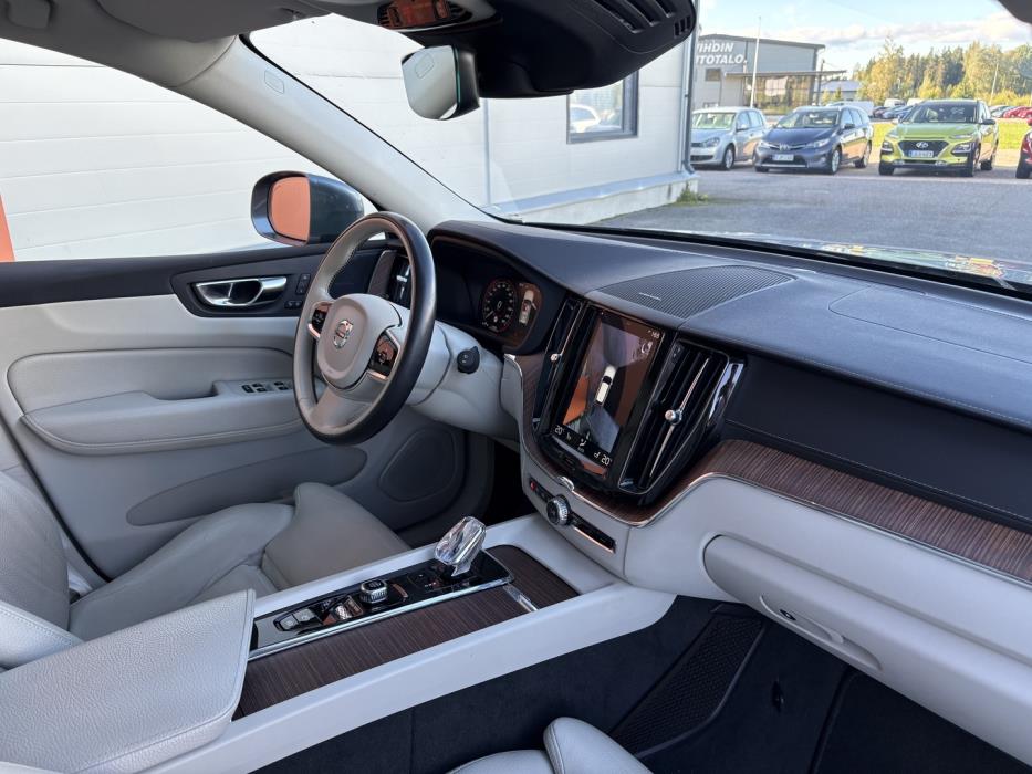 VOLVO XC60 2020