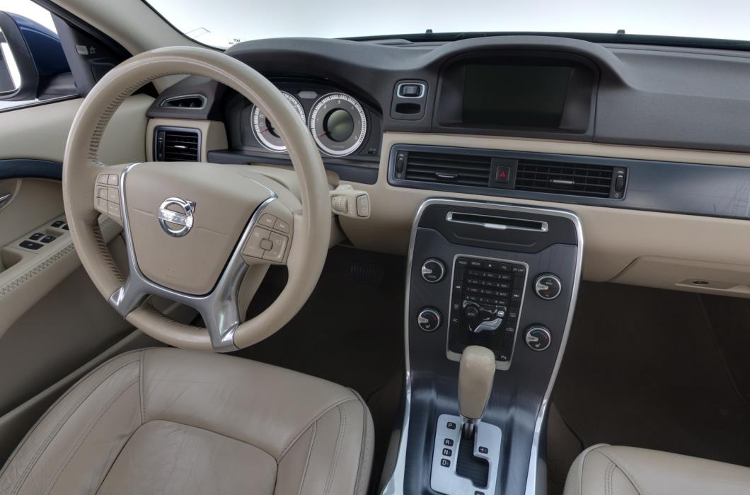 VOLVO V70 2012
