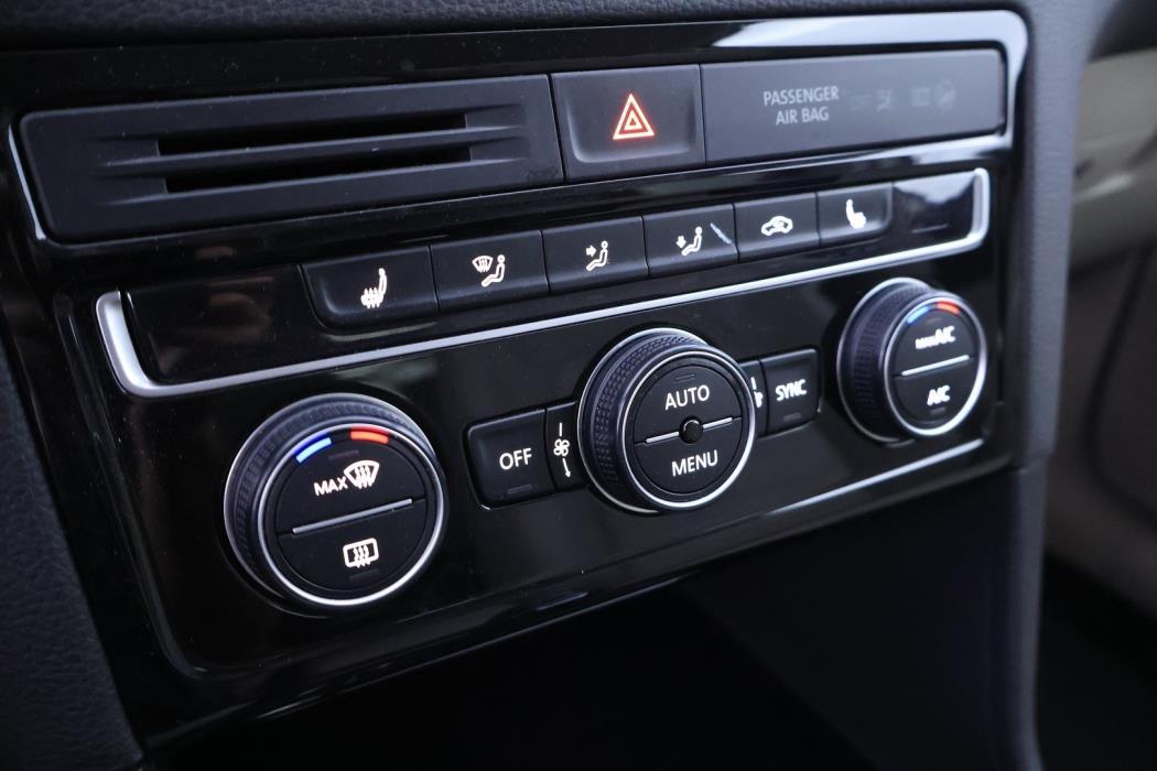 VOLKSWAGEN Golf Sportsvan 2015