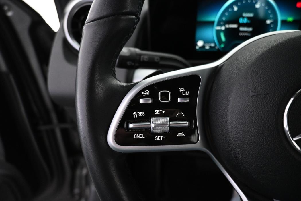 MERCEDES-BENZ GLB 2021