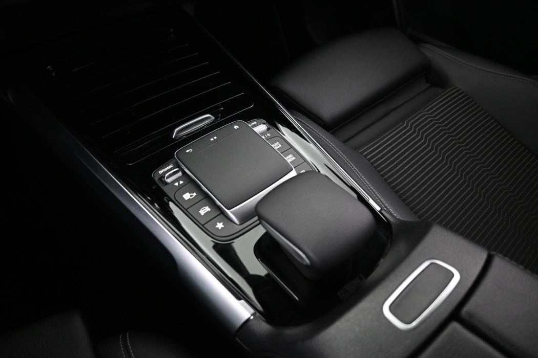 MERCEDES-BENZ GLB 2021