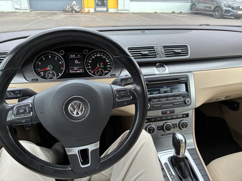 VOLKSWAGEN Passat 2012