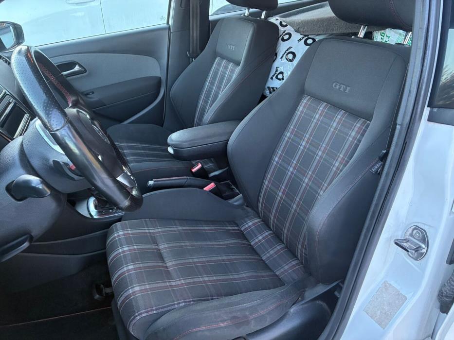 VOLKSWAGEN Polo 2012