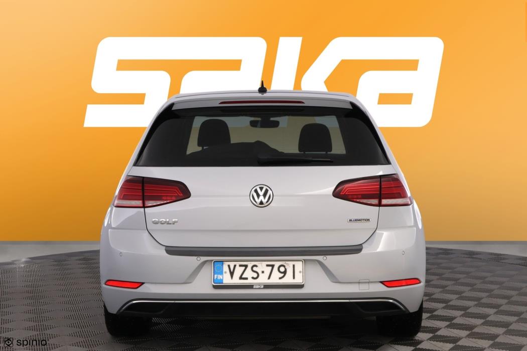 VOLKSWAGEN Golf 2018