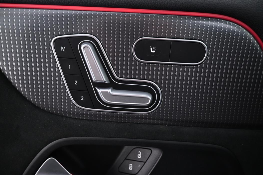 MERCEDES-BENZ EQB 2022