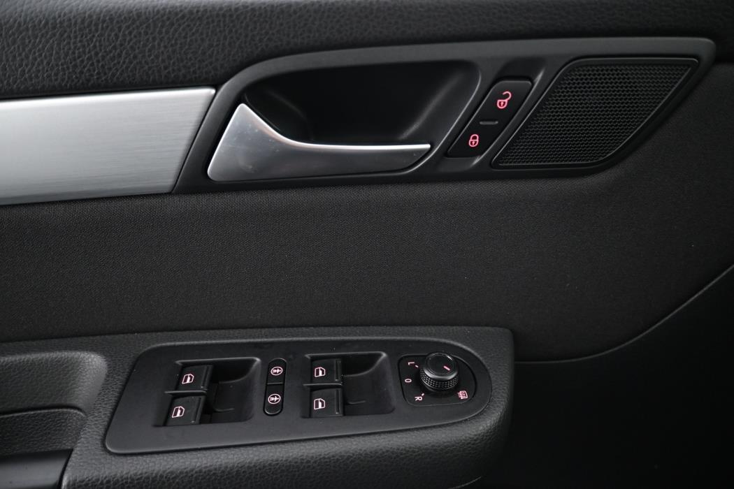 VOLKSWAGEN Sharan 2016