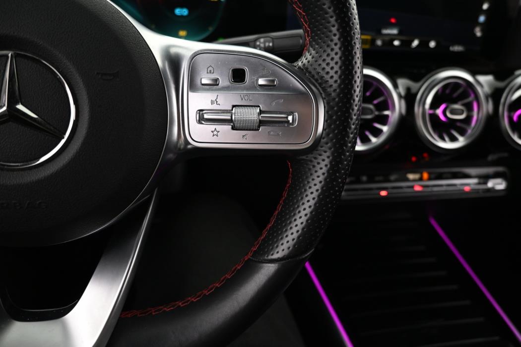 MERCEDES-BENZ EQA 2023