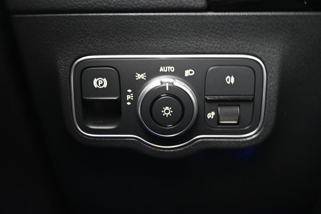 MERCEDES-BENZ EQA 2023