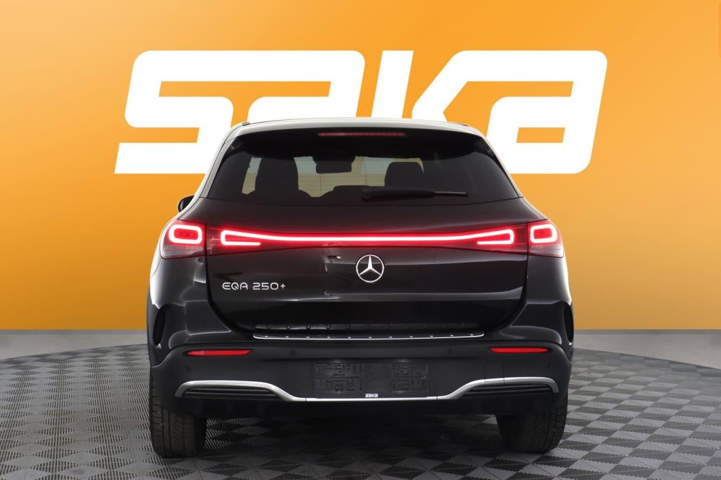 MERCEDES-BENZ EQA 2023