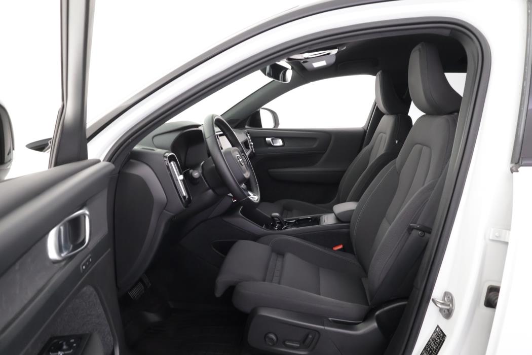 VOLVO XC40 2023