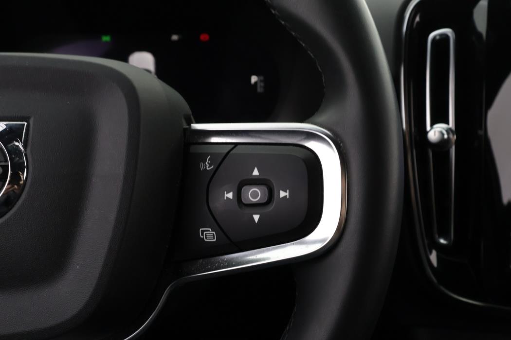 VOLVO XC40 2023