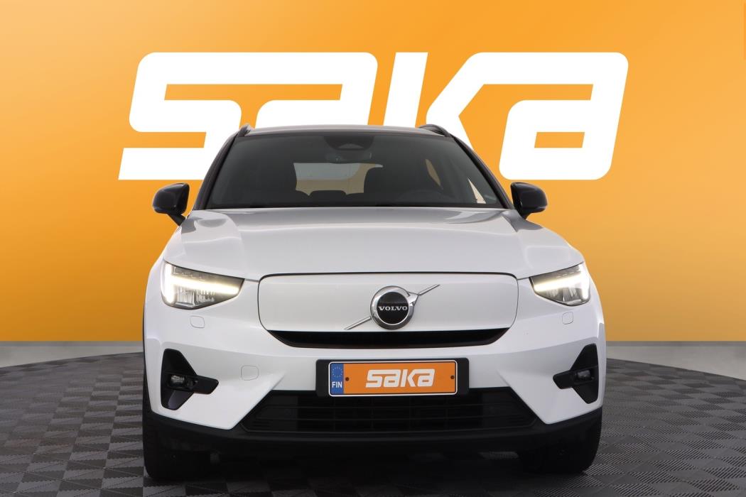 VOLVO XC40 2023