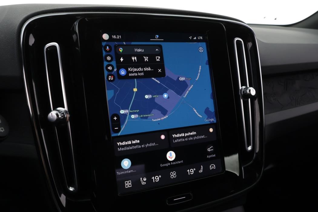 VOLVO XC40 2023