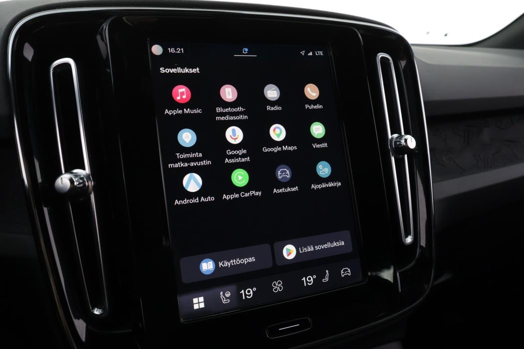 VOLVO XC40 2023