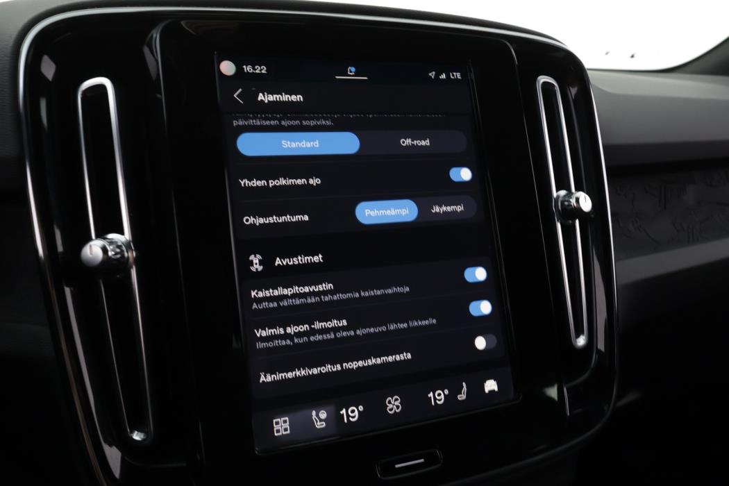 VOLVO XC40 2023