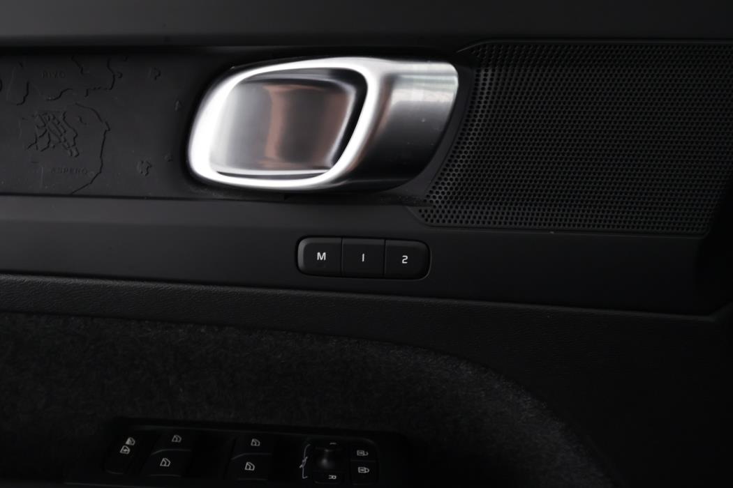 VOLVO XC40 2023