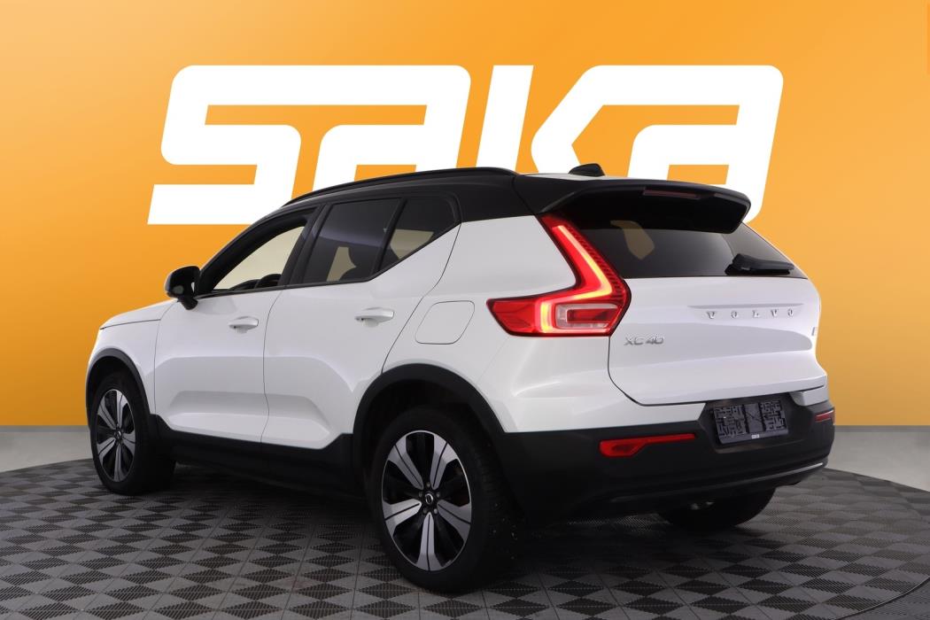VOLVO XC40 2023