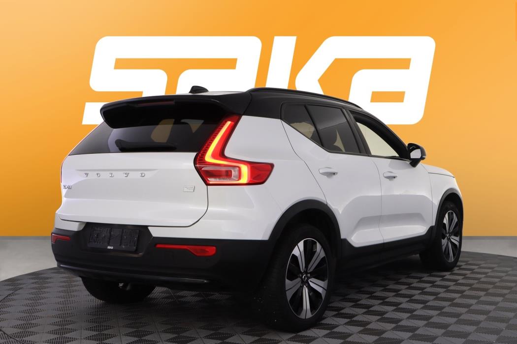 VOLVO XC40 2023
