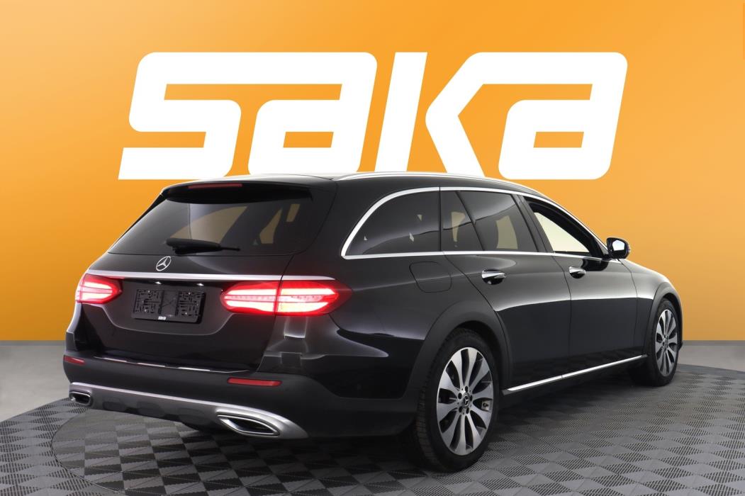 MERCEDES-BENZ E 2019