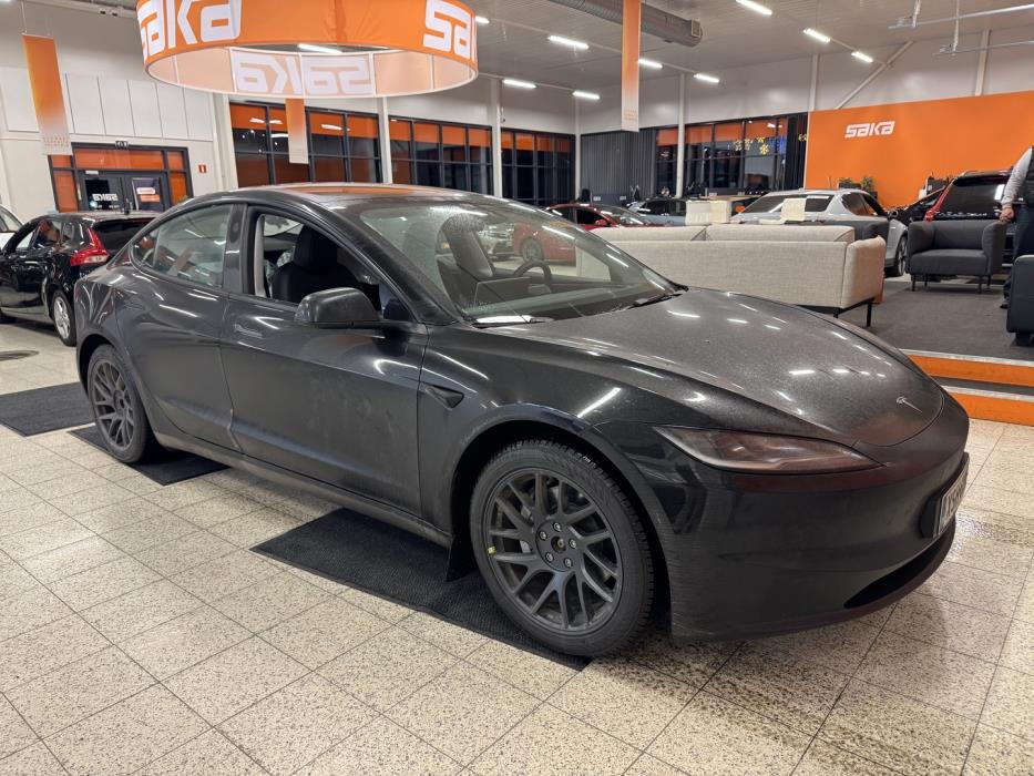 TESLA Model 3 2024