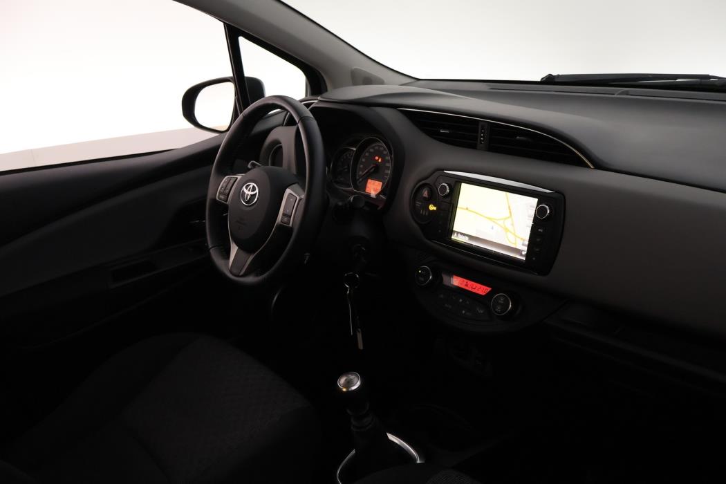 TOYOTA Yaris 2015