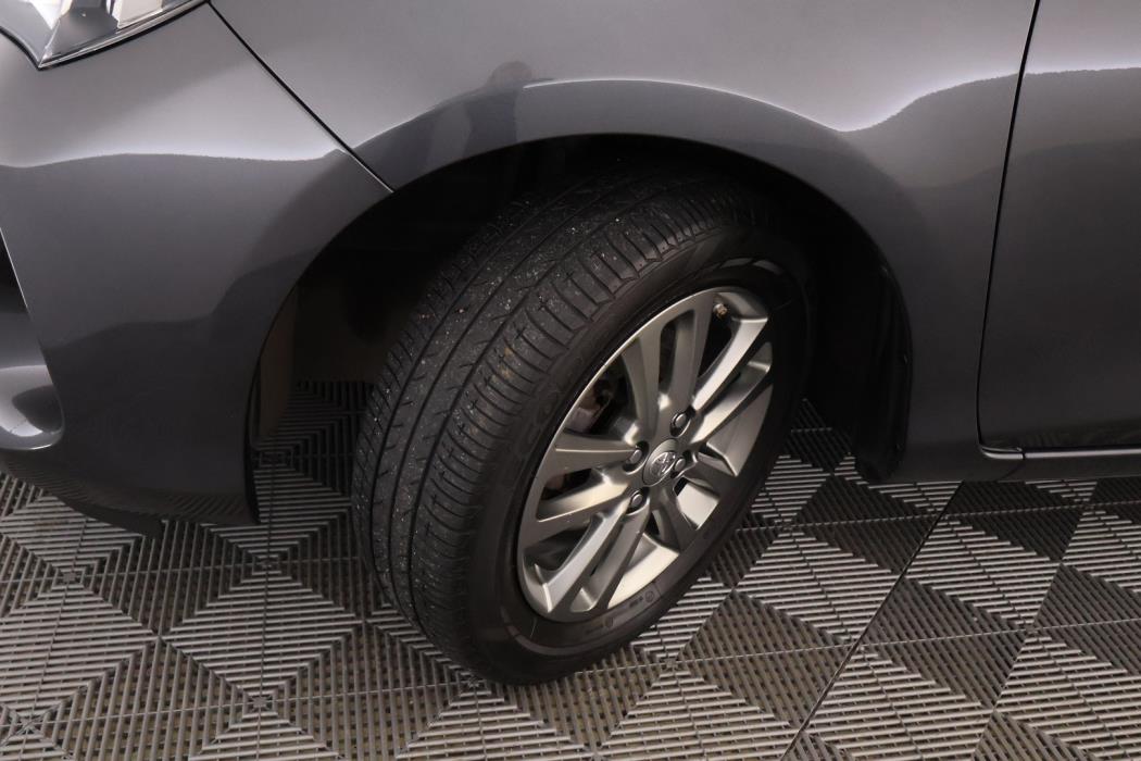 TOYOTA Yaris 2015