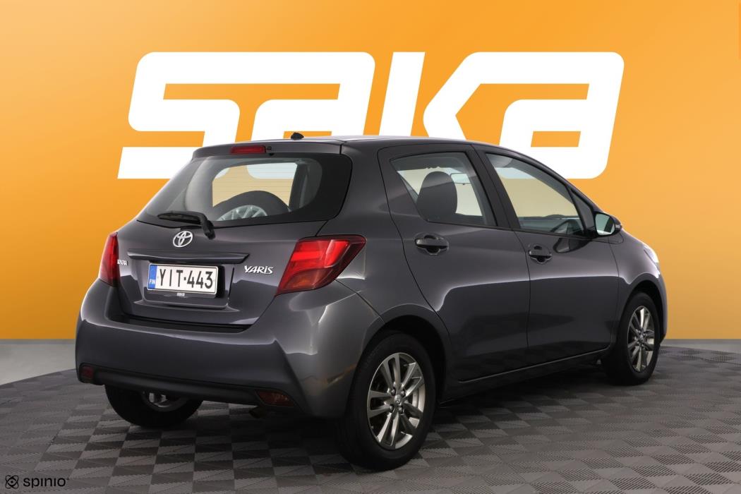 TOYOTA Yaris 2015