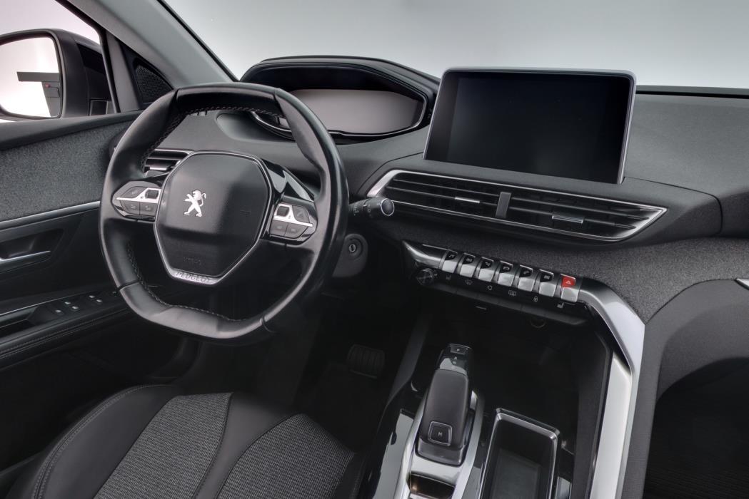 PEUGEOT 5008 2018