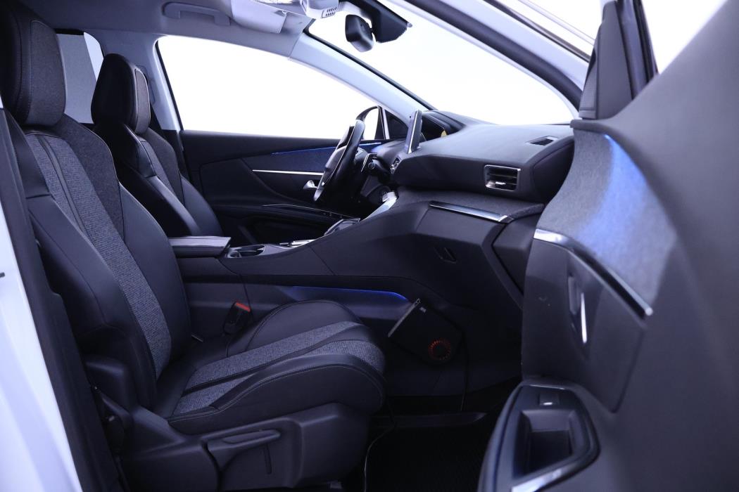 PEUGEOT 5008 2018