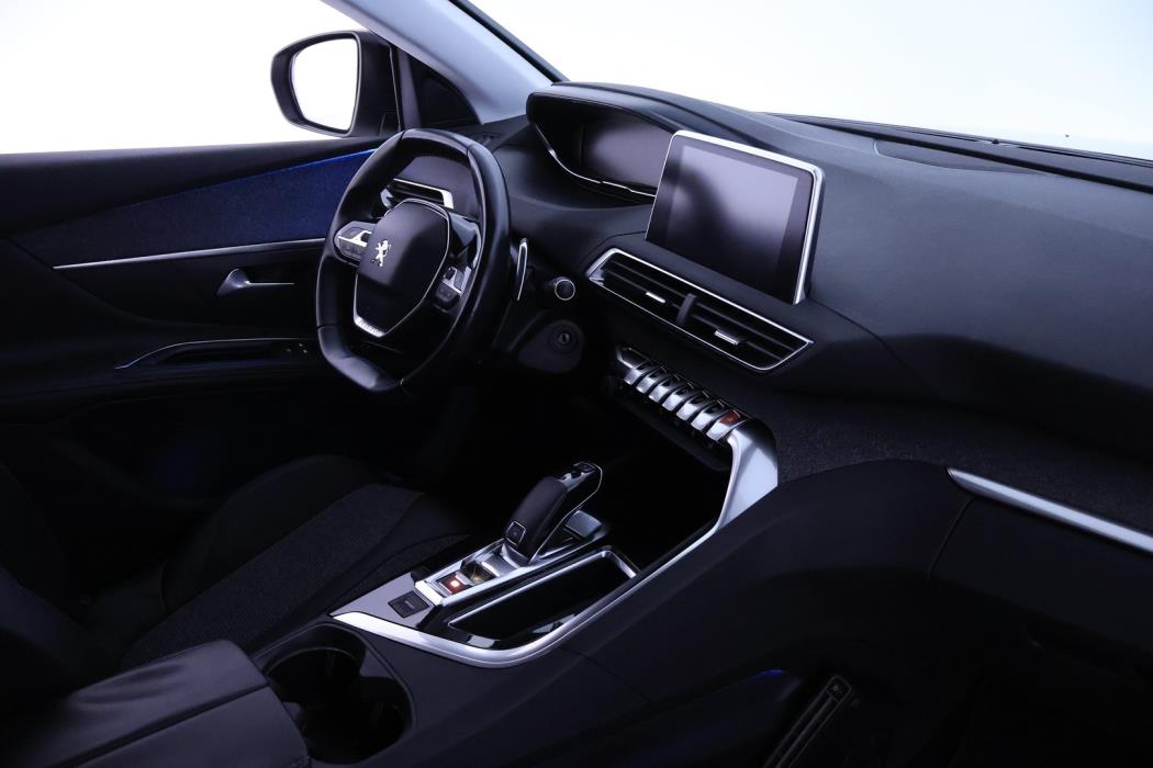 PEUGEOT 5008 2018