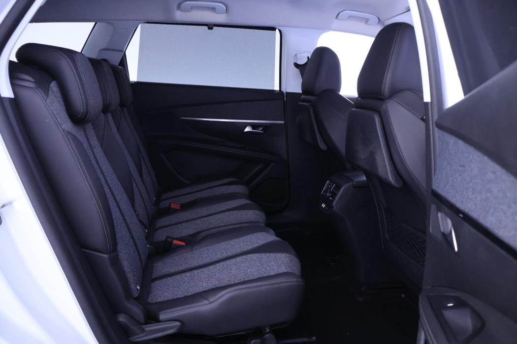 PEUGEOT 5008 2018