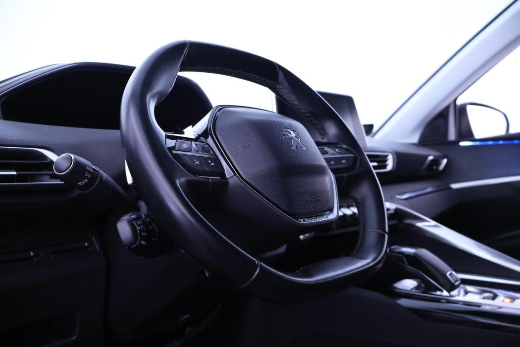 PEUGEOT 5008 2018