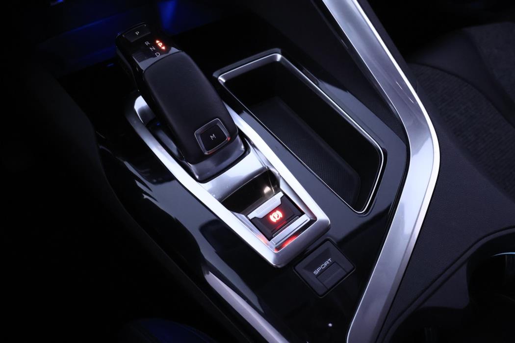 PEUGEOT 5008 2018