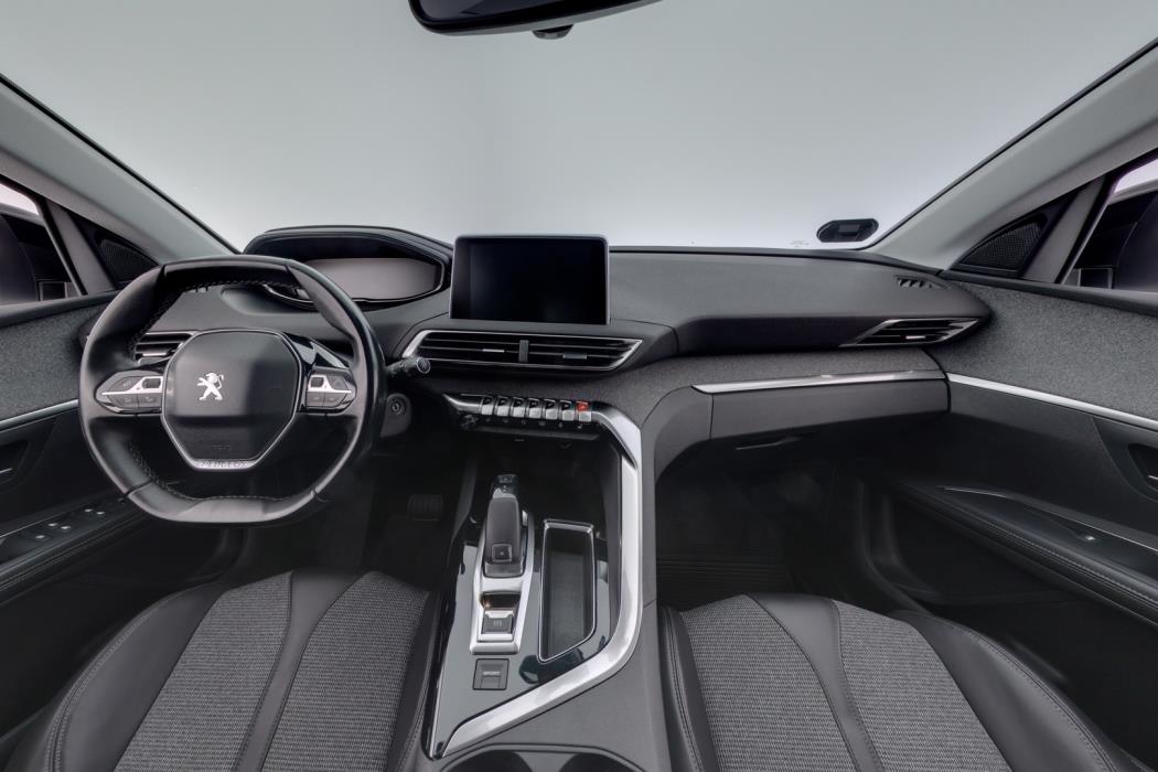 PEUGEOT 5008 2018