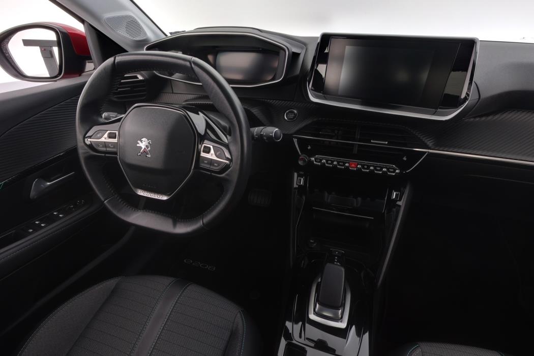 PEUGEOT e-208 2021