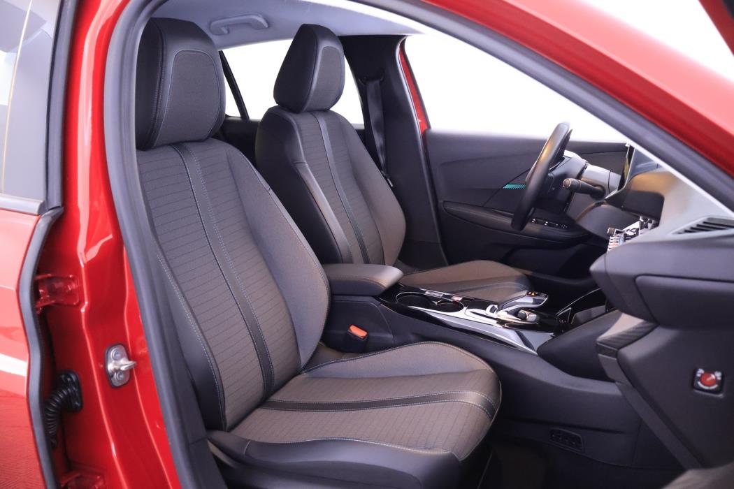 PEUGEOT e-208 2021