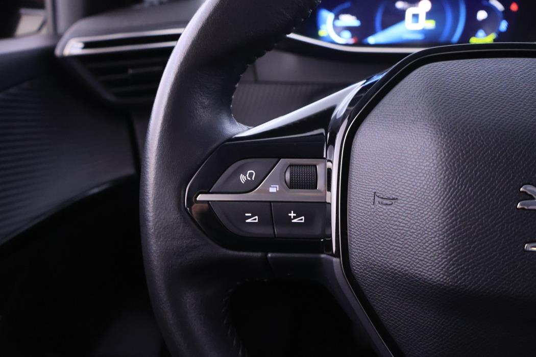 PEUGEOT e-208 2021