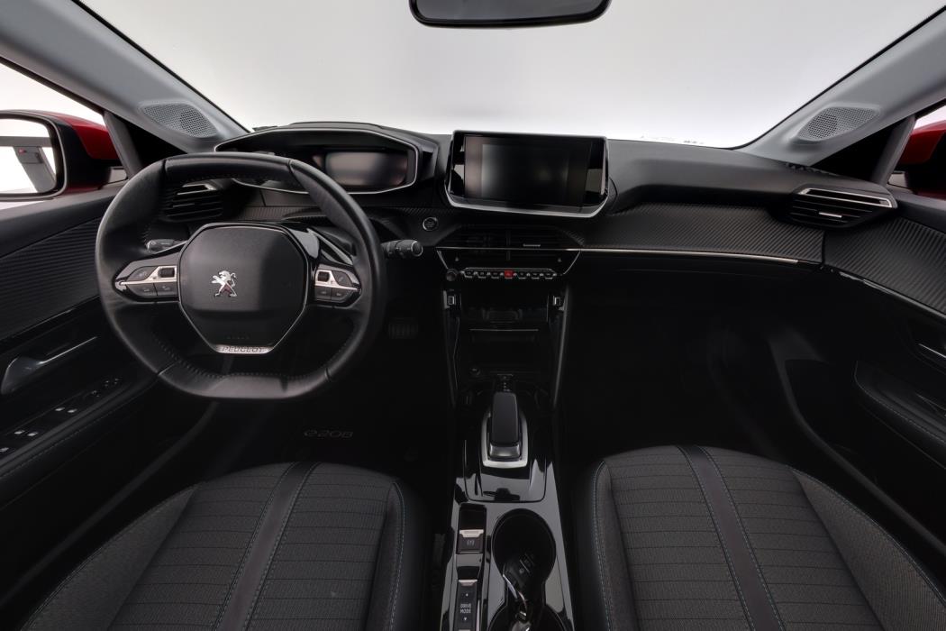 PEUGEOT e-208 2021