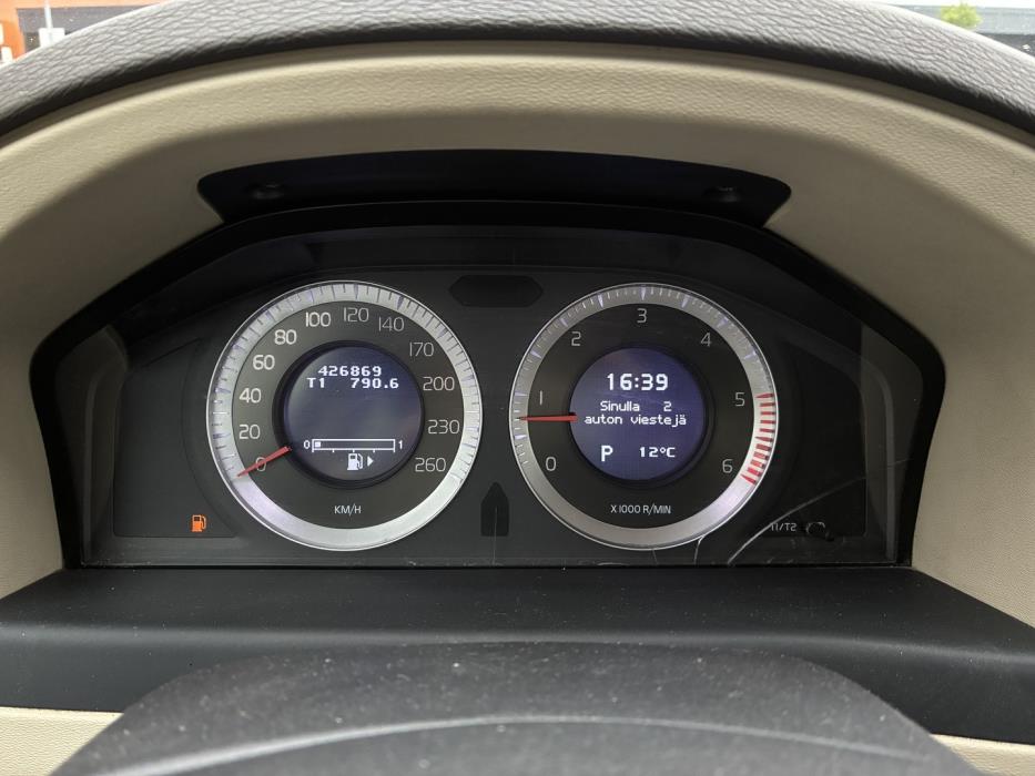 VOLVO XC70 2010