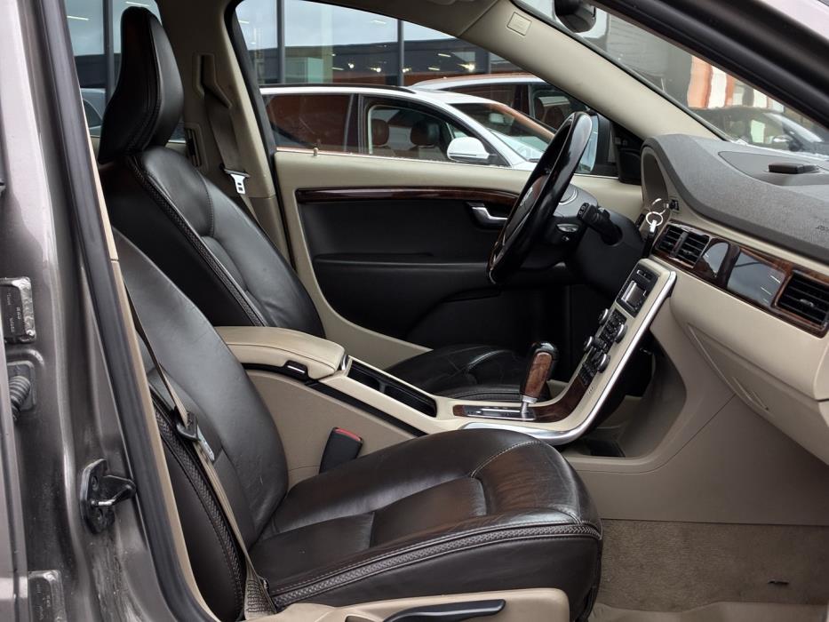 VOLVO XC70 2010