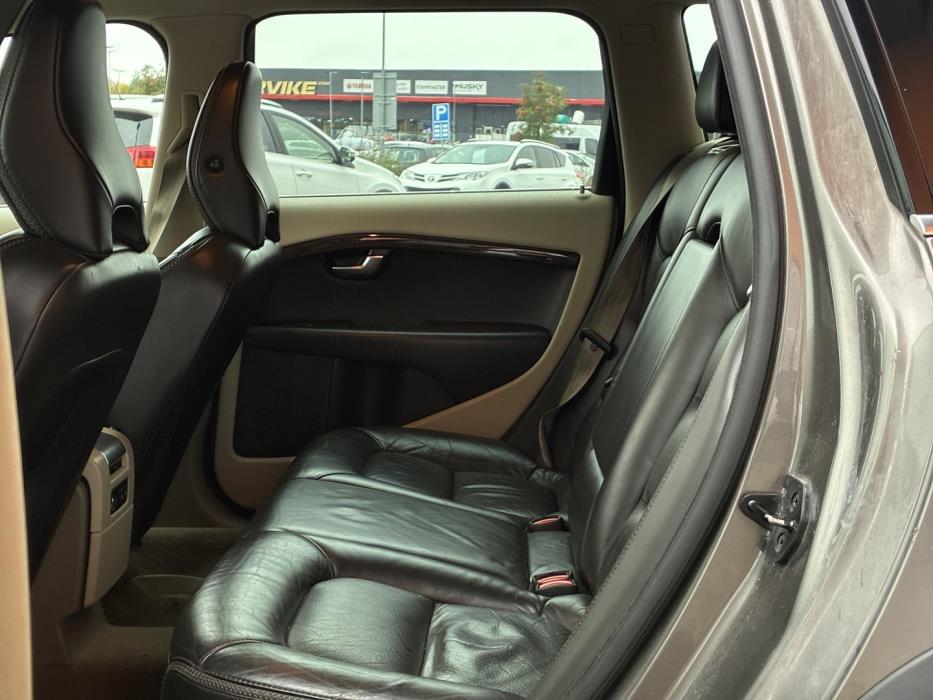 VOLVO XC70 2010
