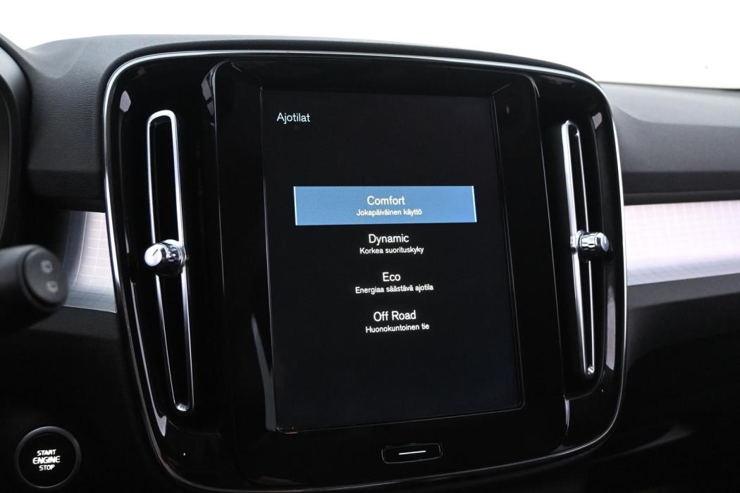 VOLVO XC40 2020