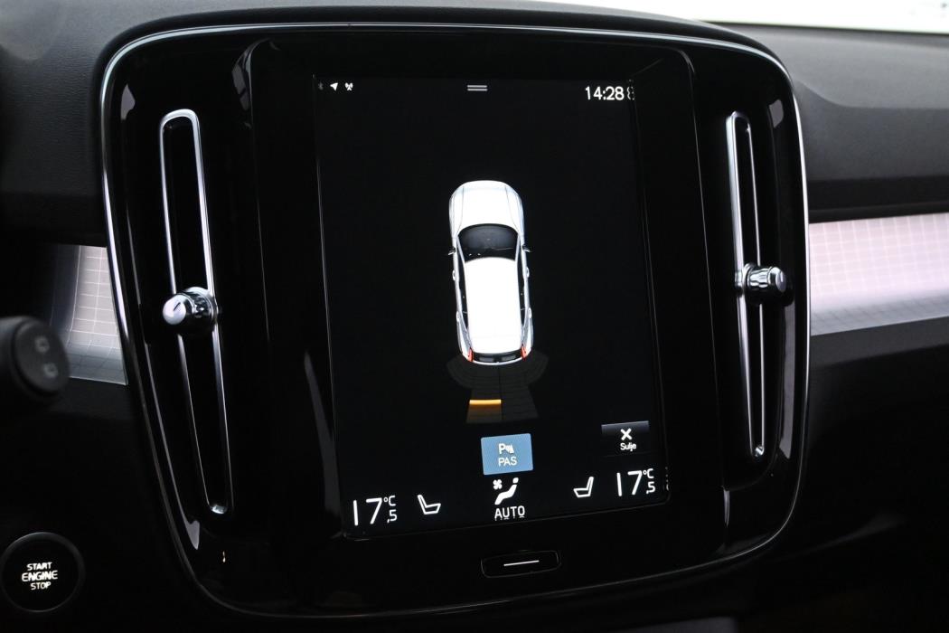 VOLVO XC40 2020