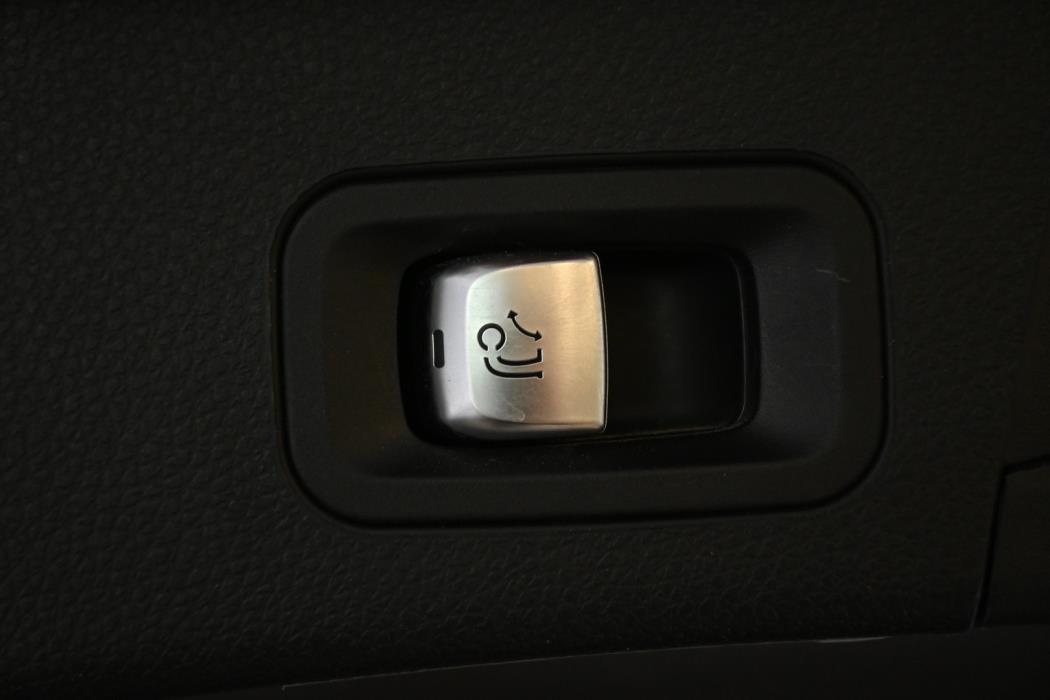 MERCEDES-BENZ C 2016