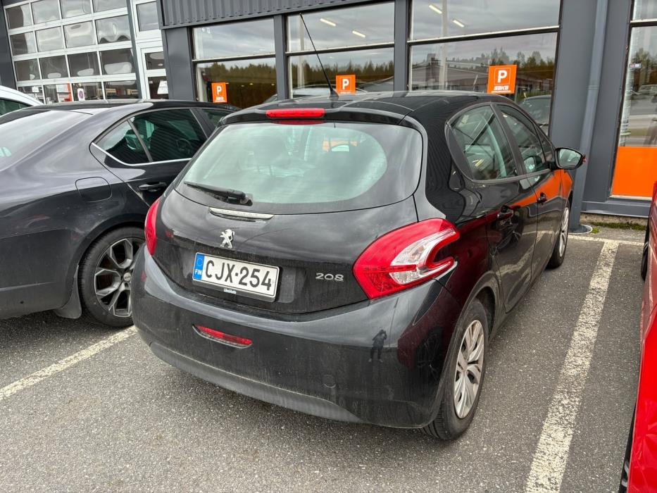PEUGEOT 208 2015