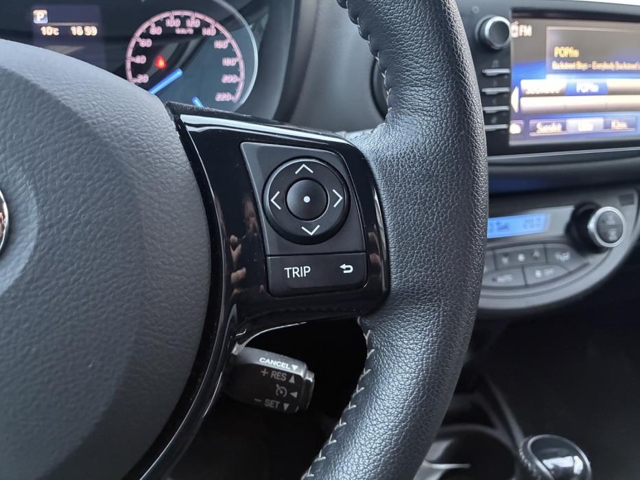 TOYOTA Yaris 2019