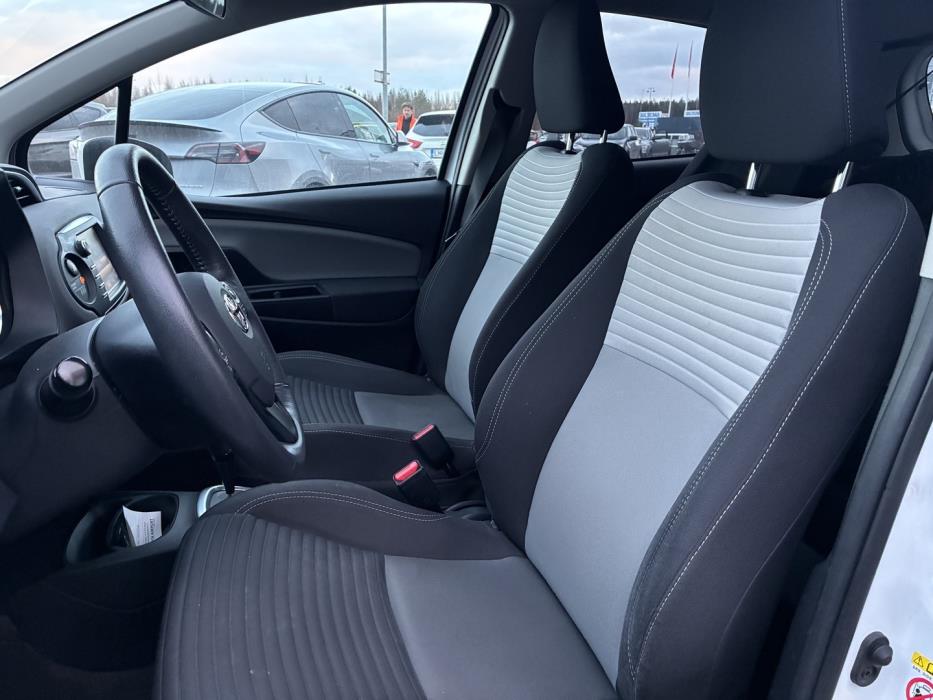 TOYOTA Yaris 2019